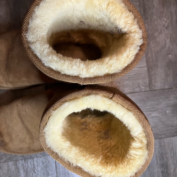 Ugg classic short in chestnut. - Picture 4 of 4